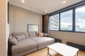 17183AB New York Concept House CHECK-IN 24-7